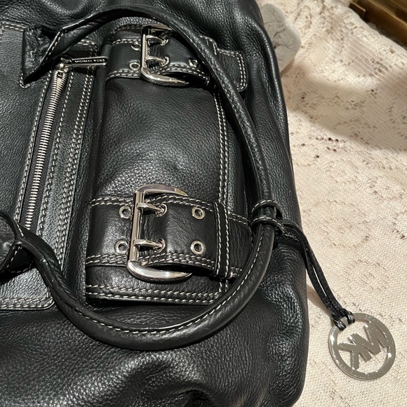 Michael Kors Large Double-Buckle-snap-button leather shoulder bag - Picture 8 of 8